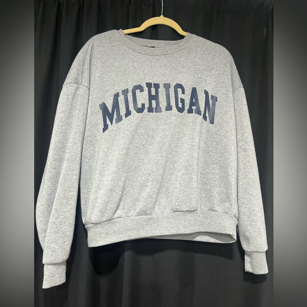 SHEIN Crewneck